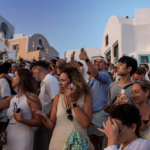 Ishulli i Instagramit, Santorini i tejmbushur me turistë, pamjet tregojnë sikletin e pushuesve