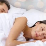 Ëndërroni gjëra të bukura! Përse është më mirë të flini në krahun e majtë?